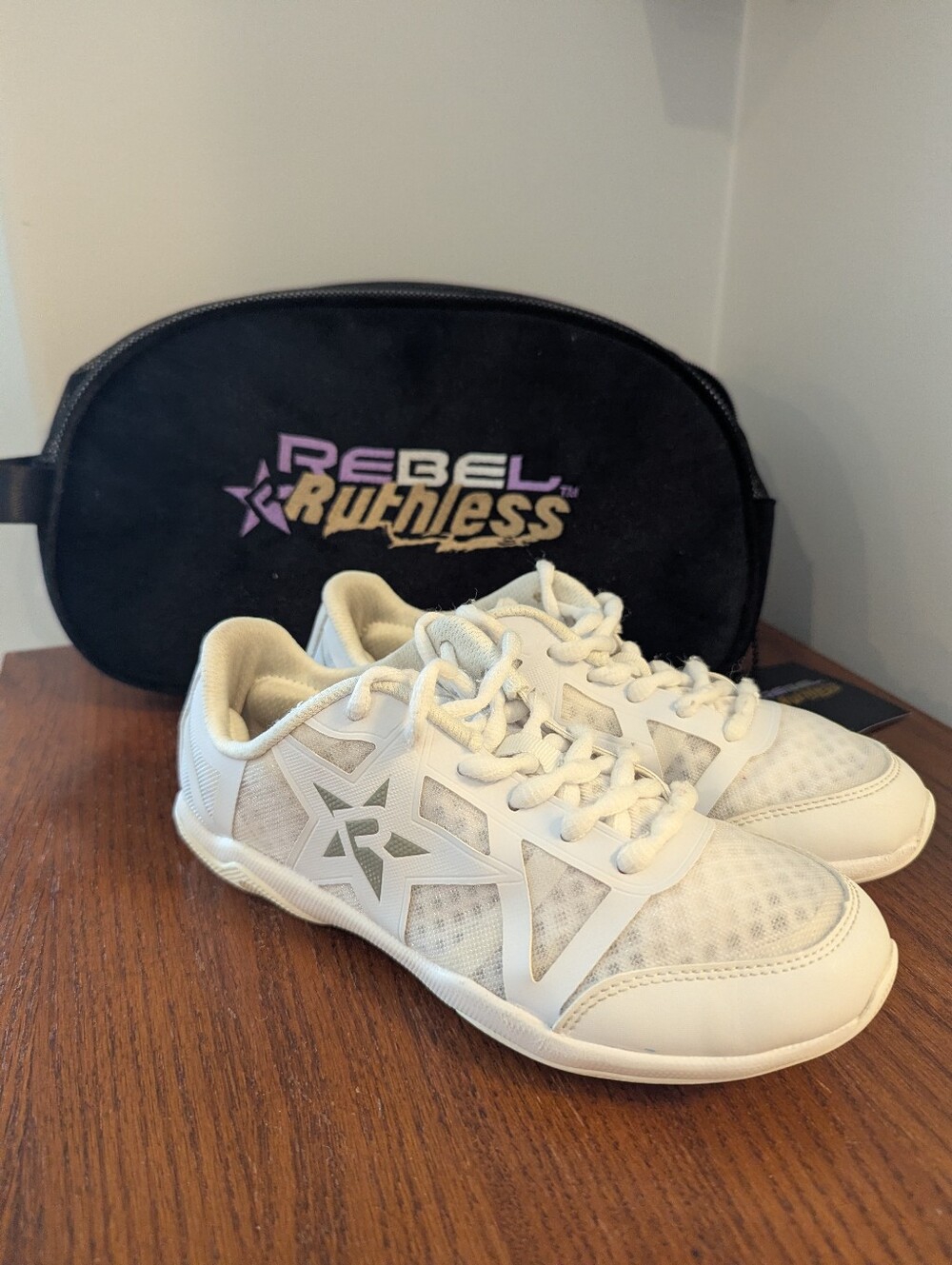 Rebel Ruthless Cheer Shoes White Youth Big Kids Size 5 With Carry Case. EUC